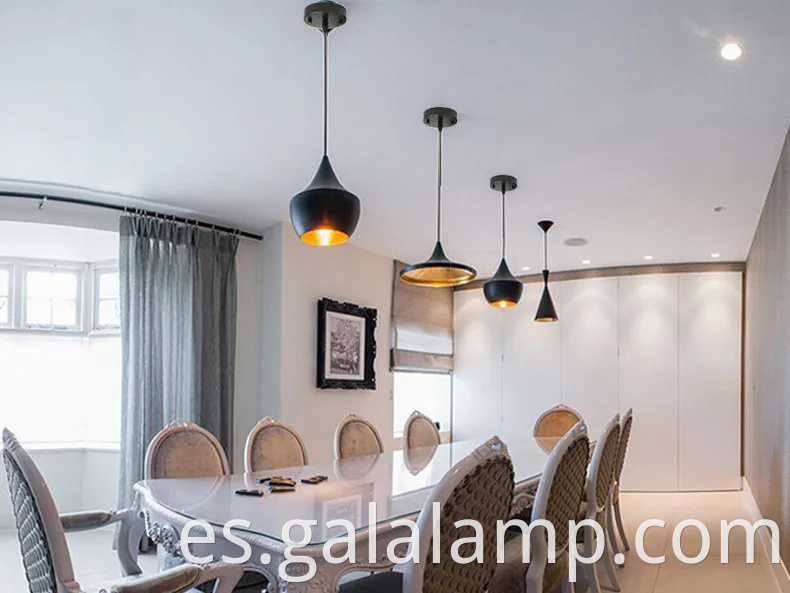 Candelera de colgante negro de estilo industrial para espacios para comedor